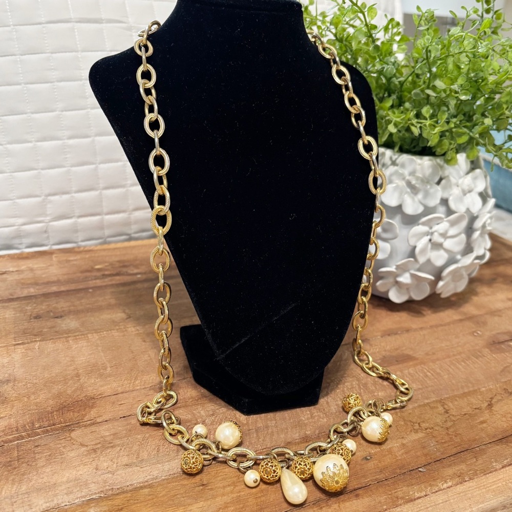 Vintage Gold Tone Rolo Chain Pearl and Filagree Bead Statement Necklace